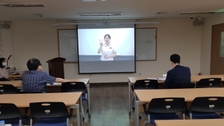 審査の様子2